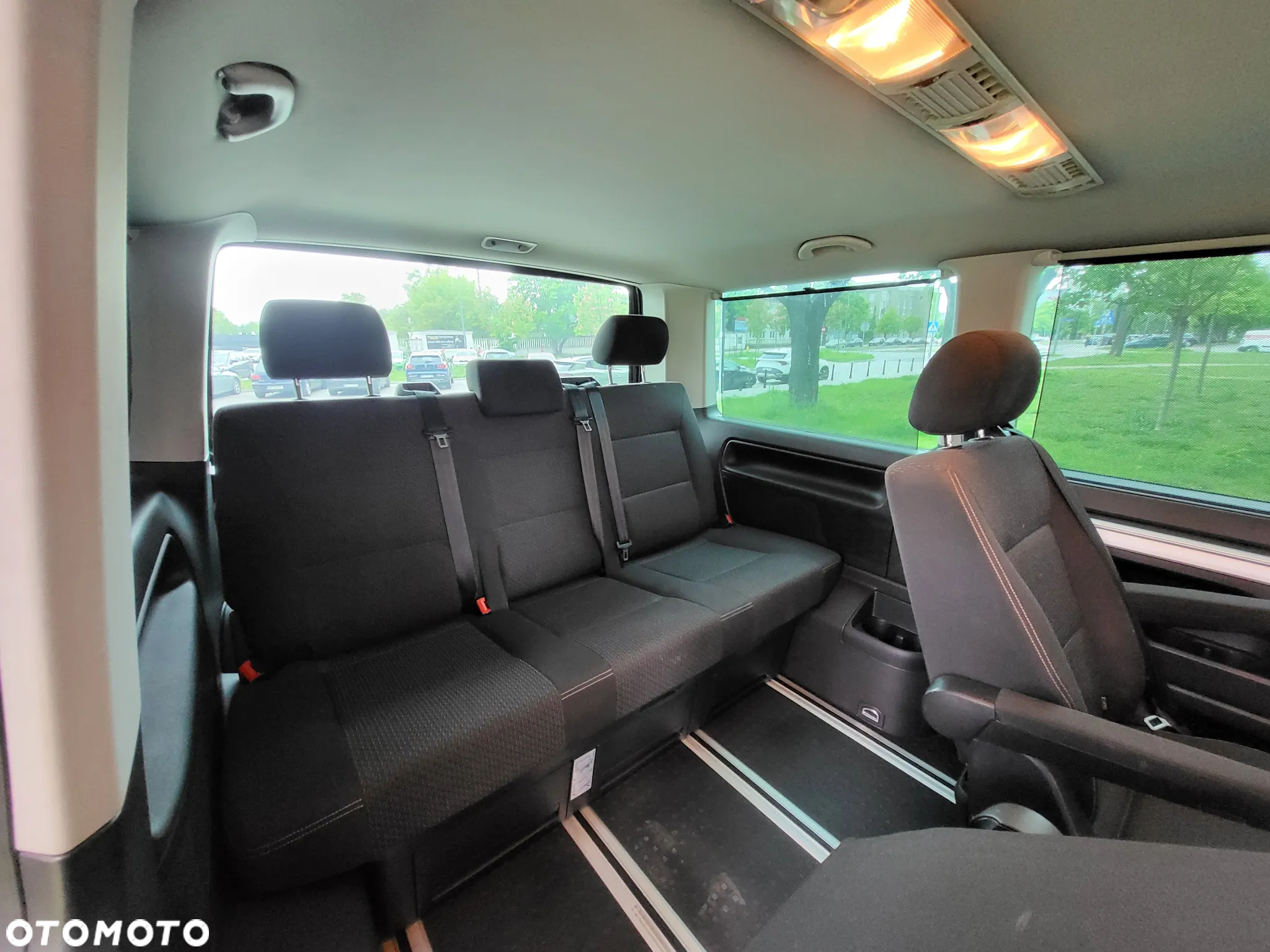 Volkswagen Multivan - 24