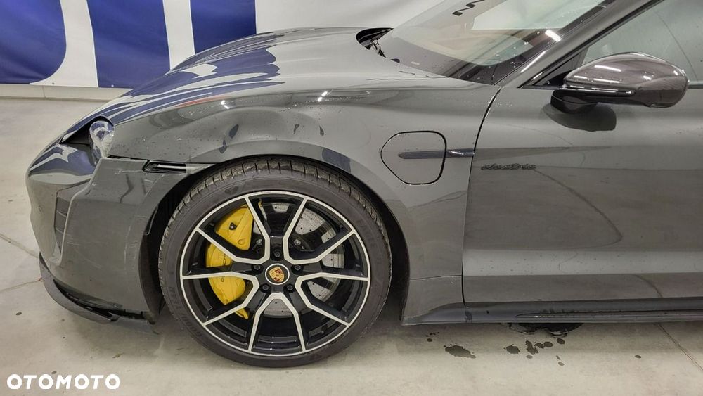 Porsche Taycan - 10