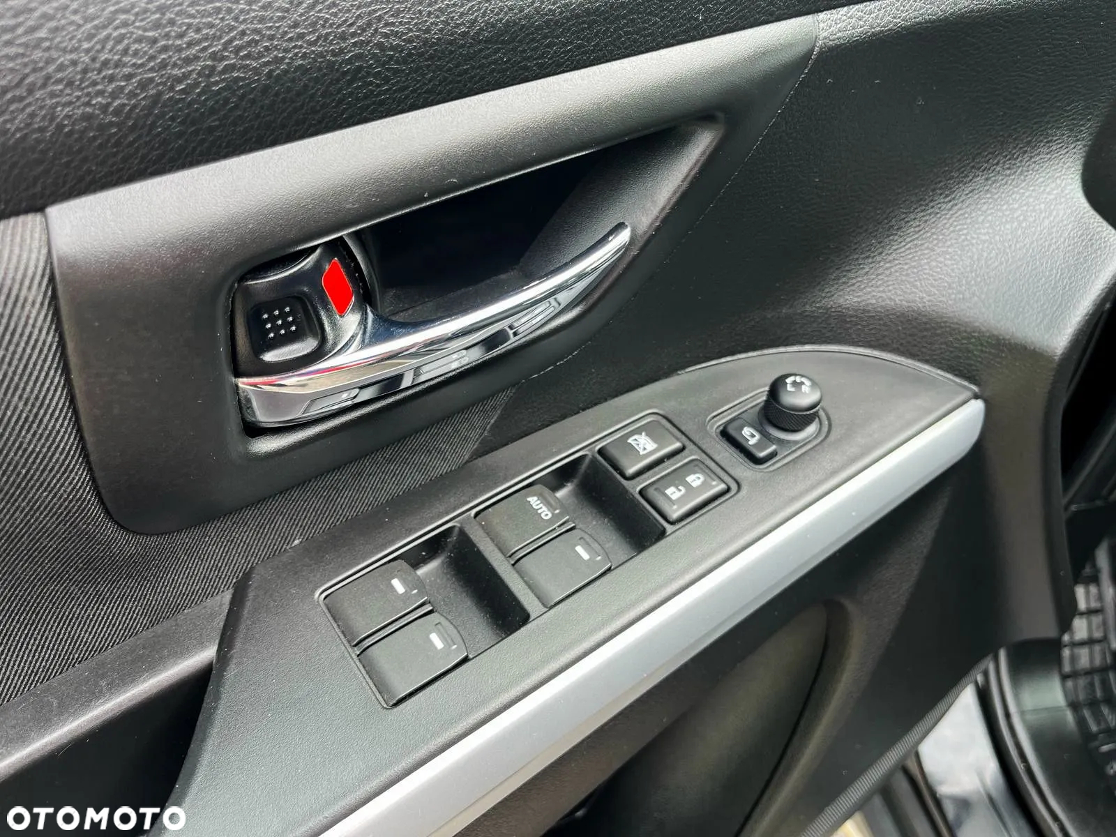 Suzuki SX4 1.6 Premium - 14