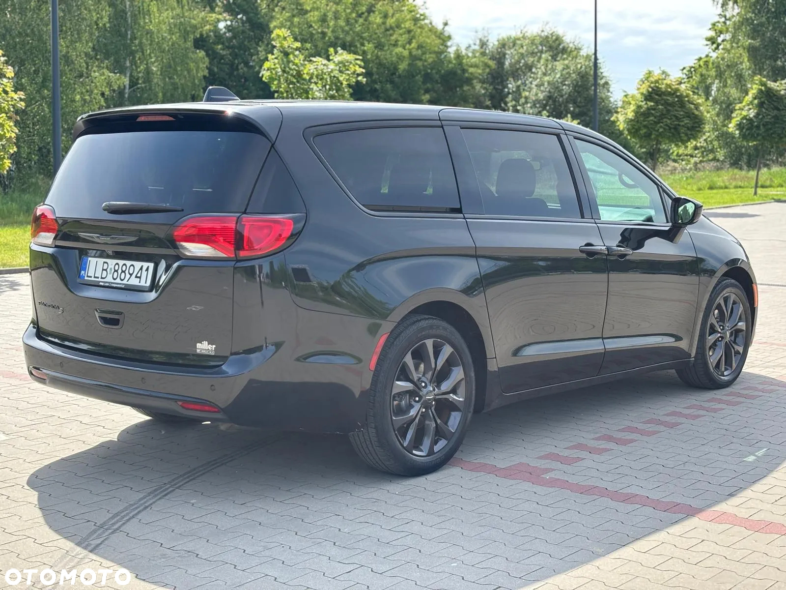 Chrysler Pacifica - 12