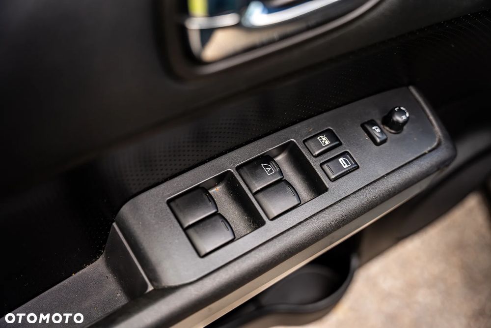 Nissan X-Trail 2.0 dCi 4x4 DPF Platinum - 24