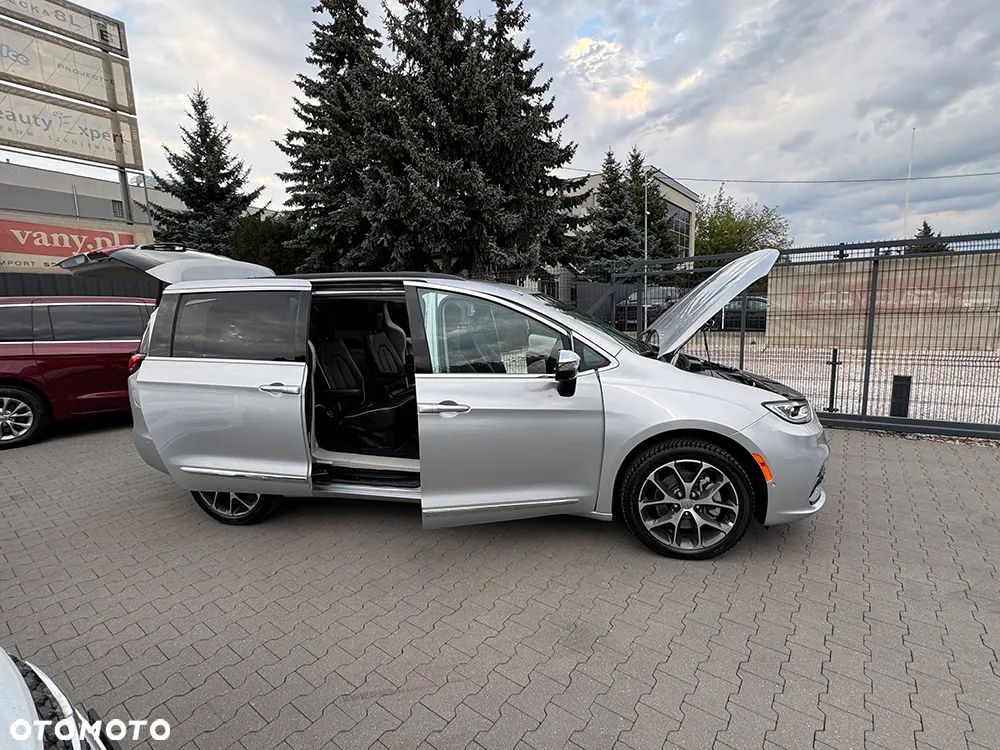 Chrysler Pacifica - 11