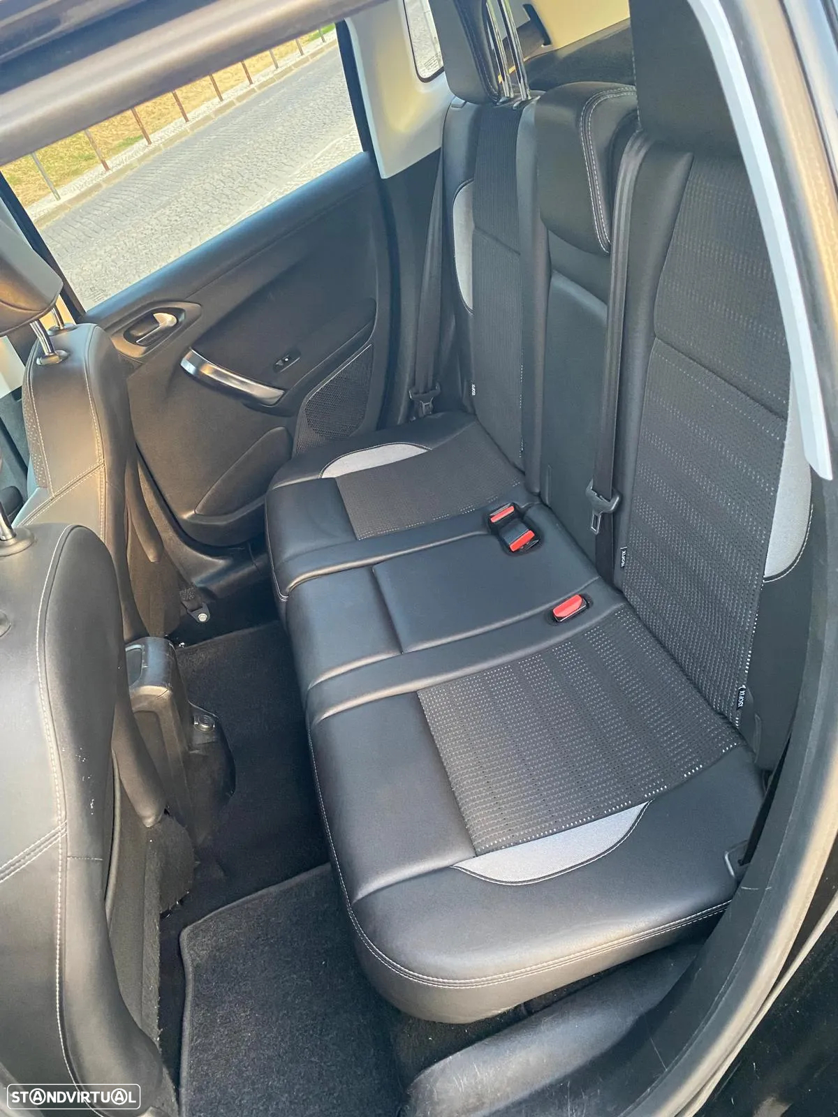 Peugeot 2008 e-HDi FAP 92 ETG6 STOP & START Allure - 6
