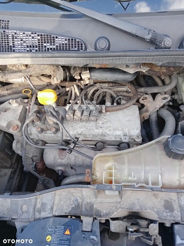 Renault Kangoo 1.6 8V Helios - 9