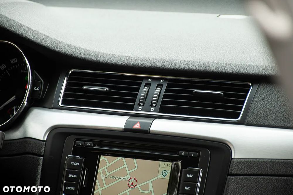 Skoda Superb 2.0 TDI Green tec DSG Elegance - 22