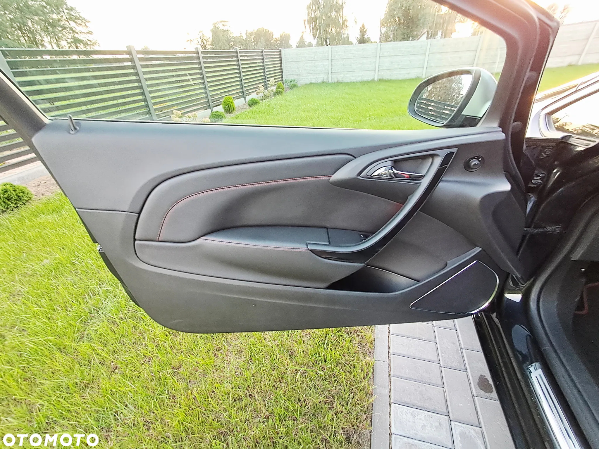Opel Astra IV GTC 2.0 CDTI Bi-Turbo S&S - 17