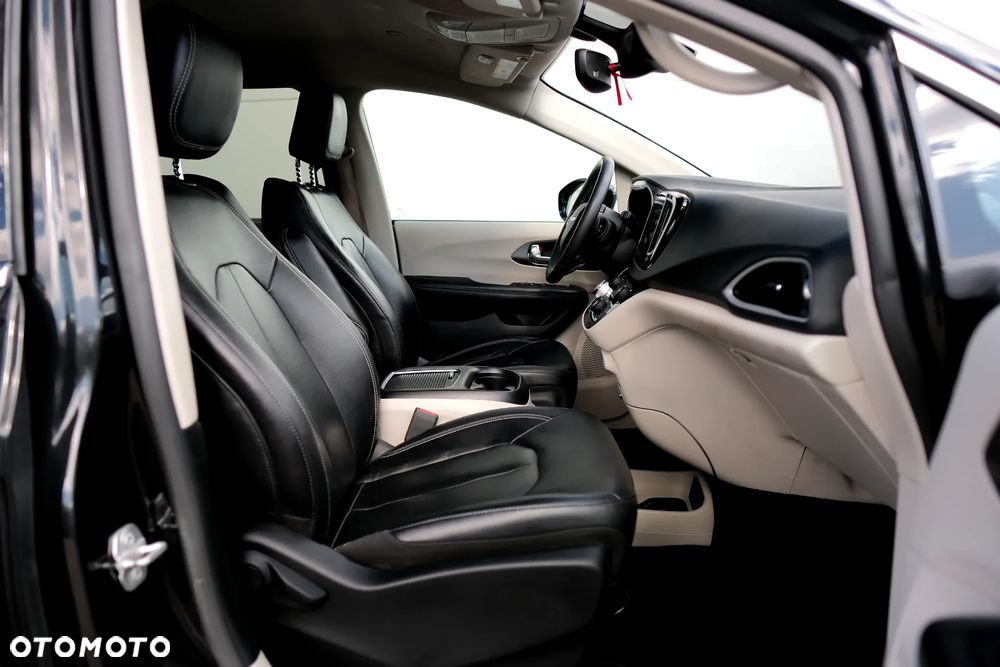 Chrysler Pacifica - 28
