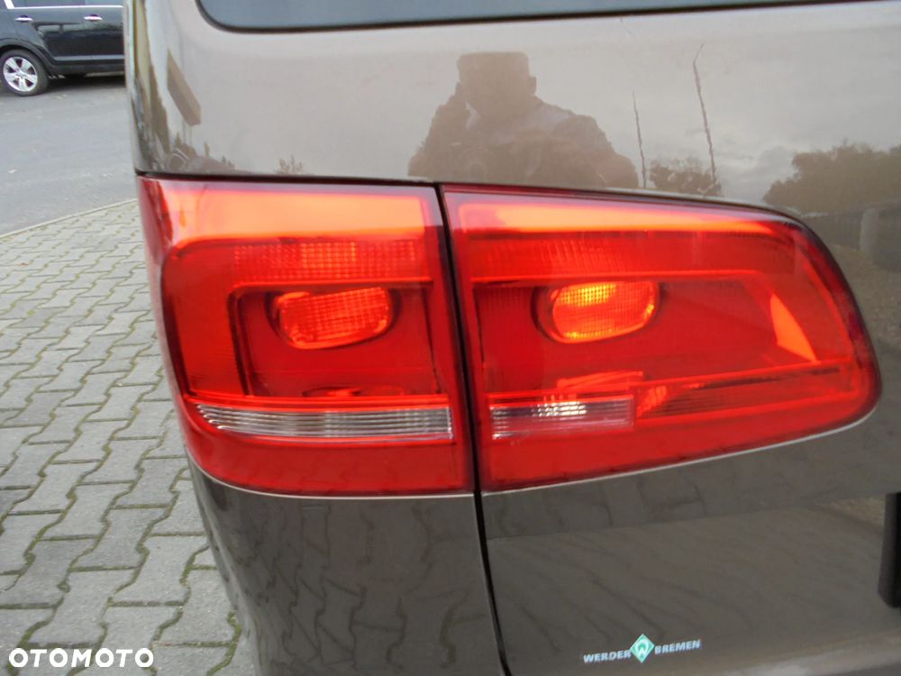 Volkswagen Touran 2.0 TDI DPF BlueMotion Technology DSG Highline - 33