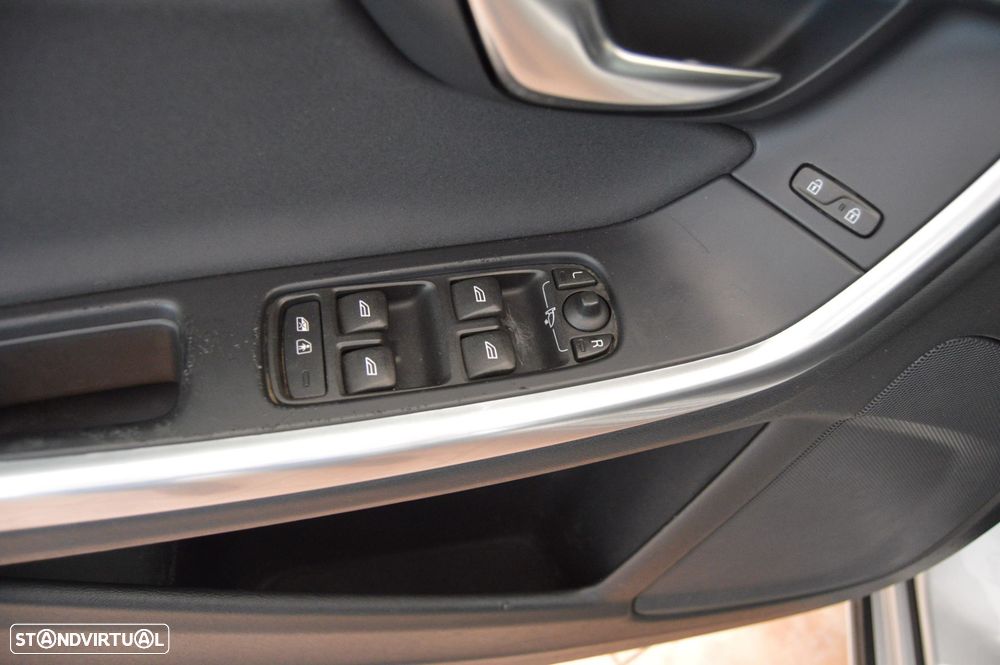 Volvo V60 1.6 D2 Drive Momentum Powershift Start/Stop - 17