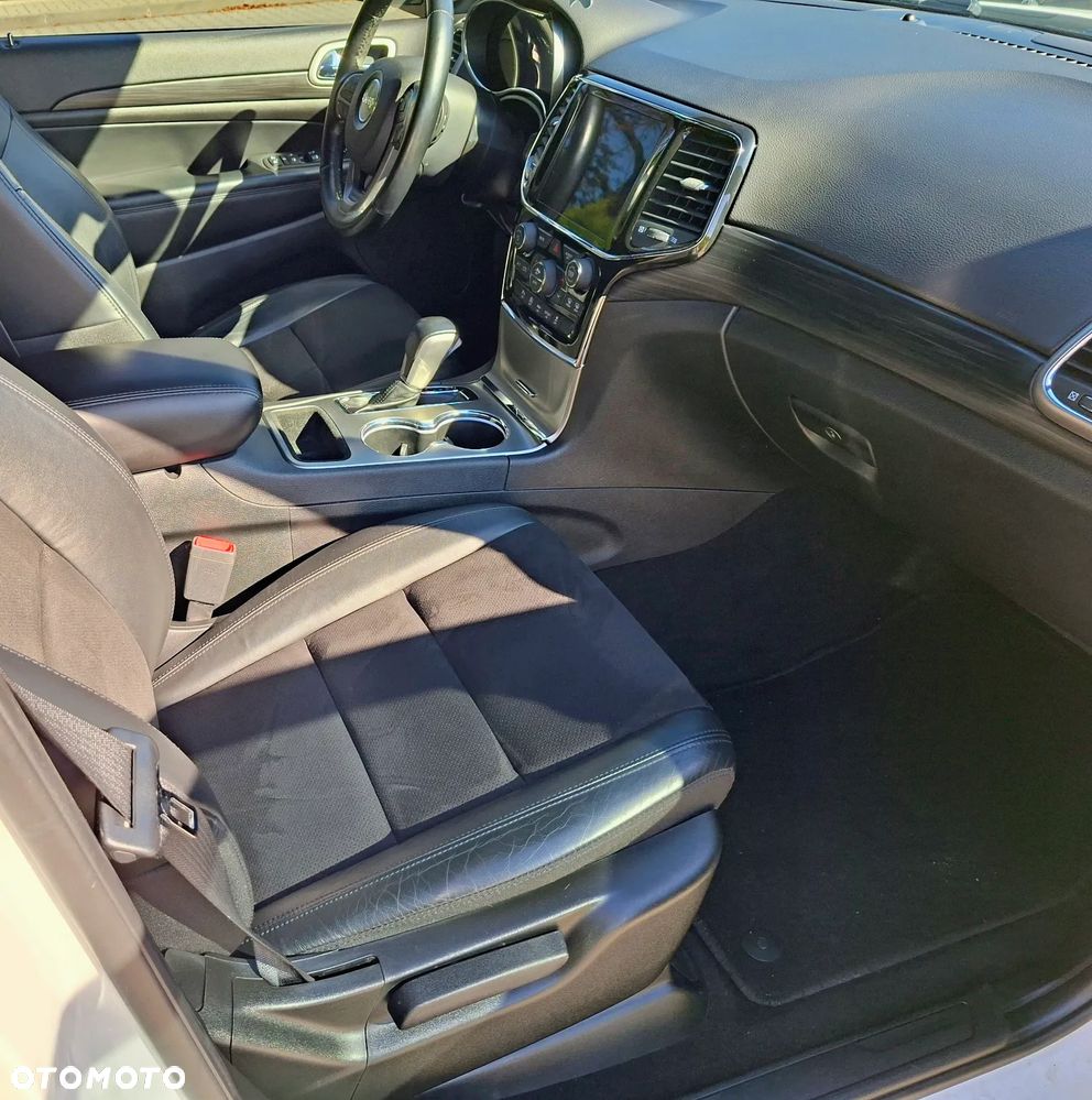 Jeep Grand Cherokee - 33