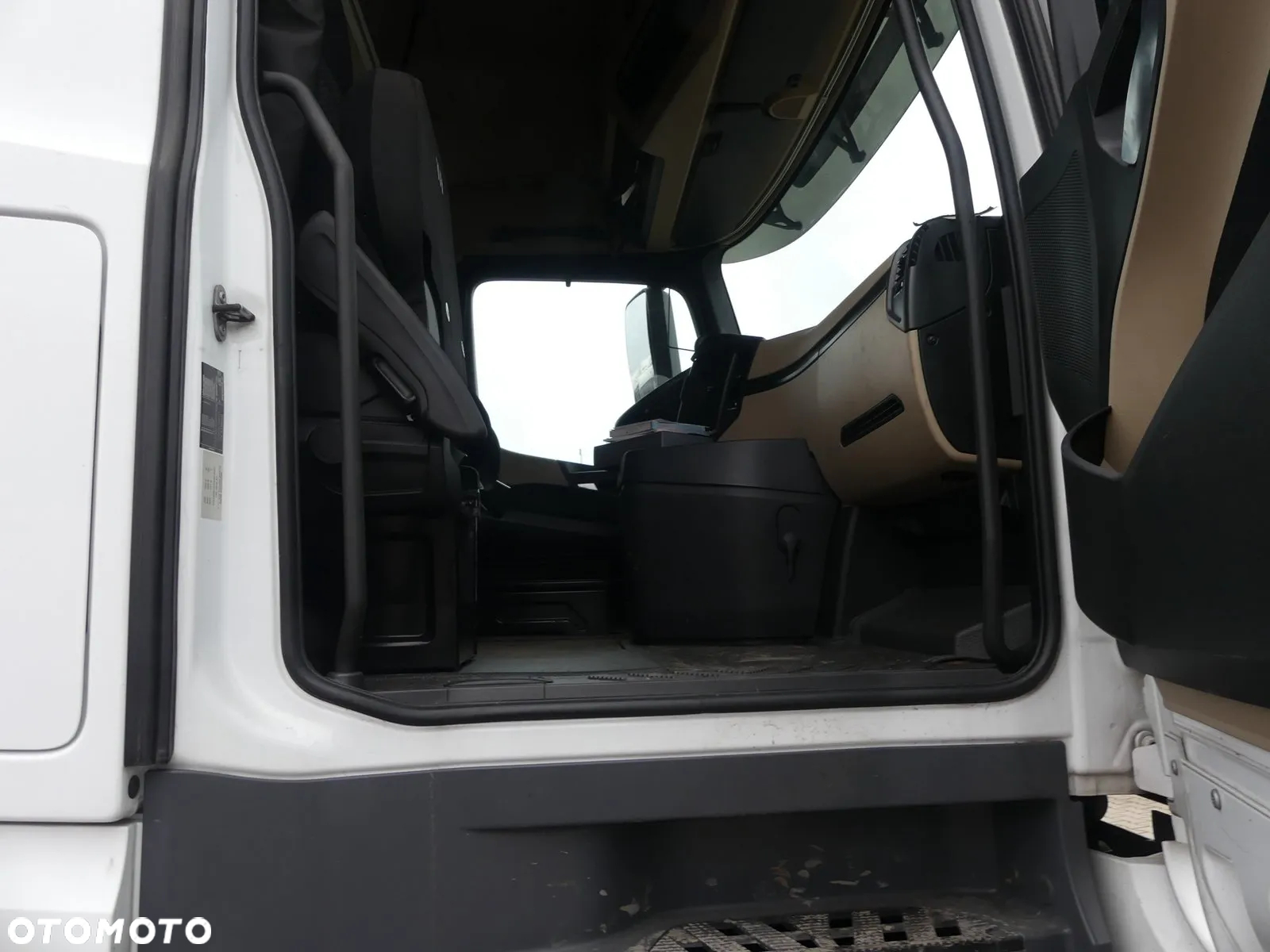 Mercedes-Benz Actros - 8