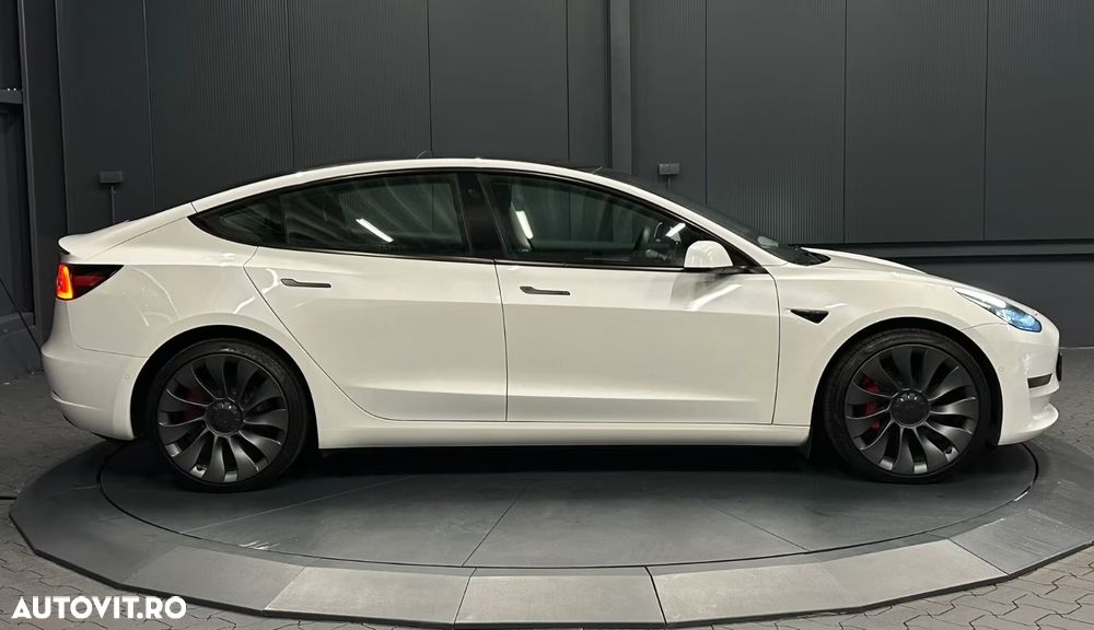 Tesla Model 3 - 9