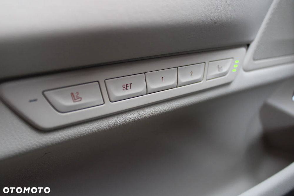 BMW Seria 7 740d xDrive - 30