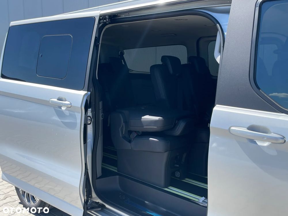 Ford Tourneo Custom - 16