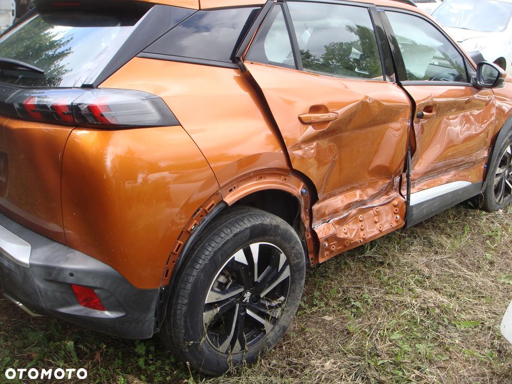 Peugeot 2008 PureTech 130 EAT8 Allure - 3