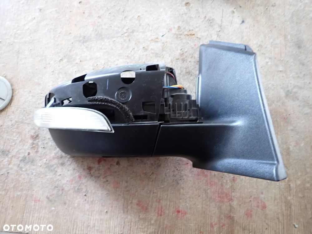 FORD KUGA 13--> LUSTERKO PRAWE EUROPA 8 PIN - 2