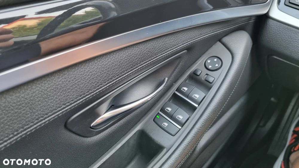 BMW Seria 5 525d - 17