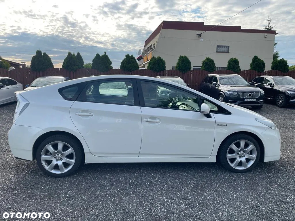 Toyota Prius (Hybrid) Executive - 6