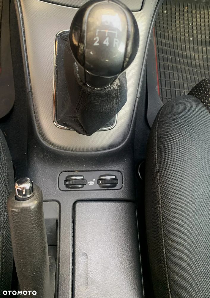 Toyota Avensis 1.8 VVT-i Luna - 10