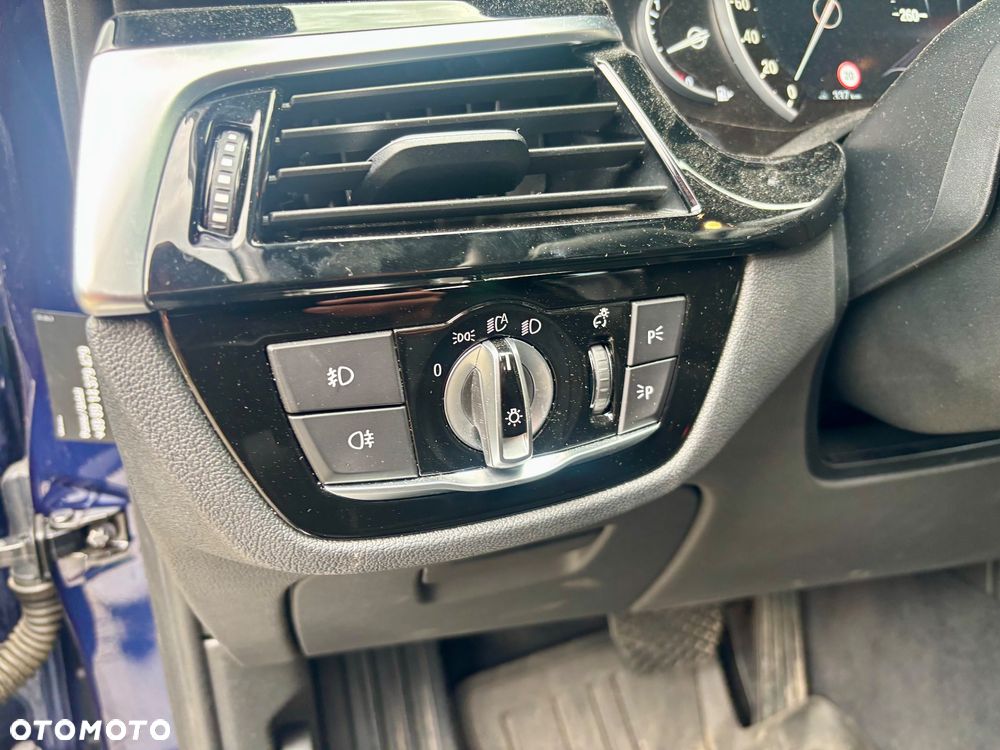 BMW Seria 5 520d Luxury Line sport - 30