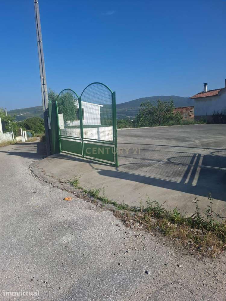 Terreno Polivalente com 3600m2 - Grande imagem: 2/3