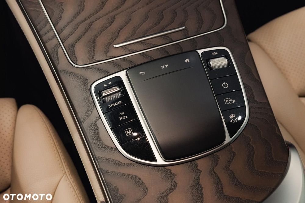 Mercedes-Benz GLC 300 e 4-Matic - 26