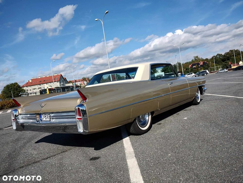 Cadillac Deville - 34