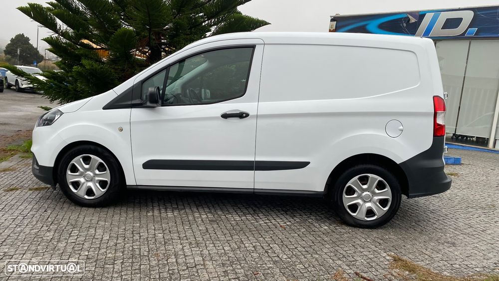 Ford Transit Courier - 18