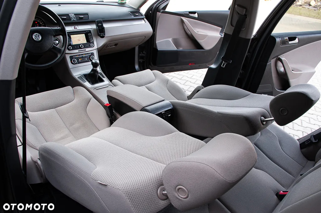 Volkswagen Passat 2.0 TDI Highline - 32
