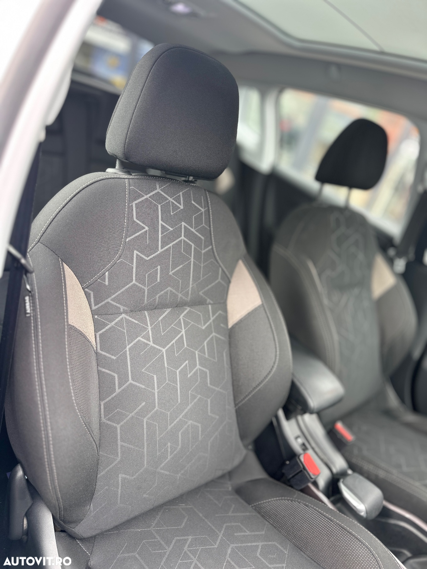 Peugeot 2008 1.2 L PureTech Turbo S&S Allure - 15