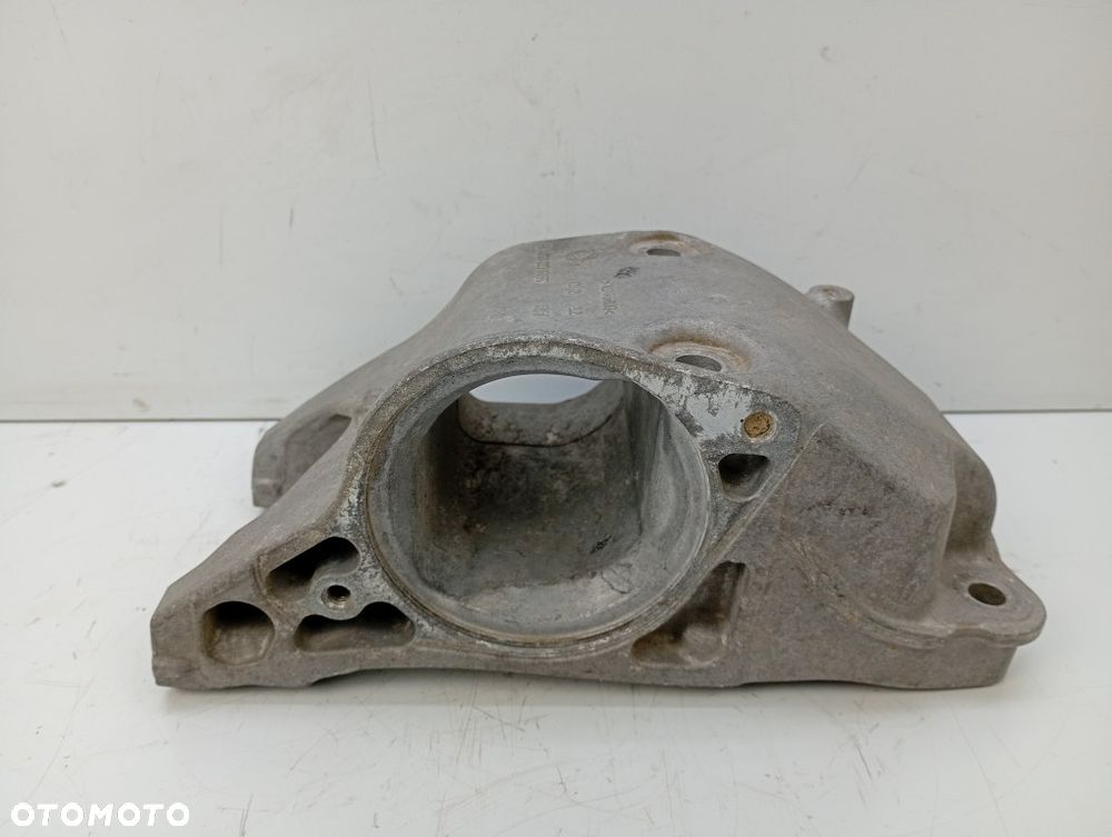 łapa wspornik podpora półosi mercedes W176 W246 A2702230138 - 2