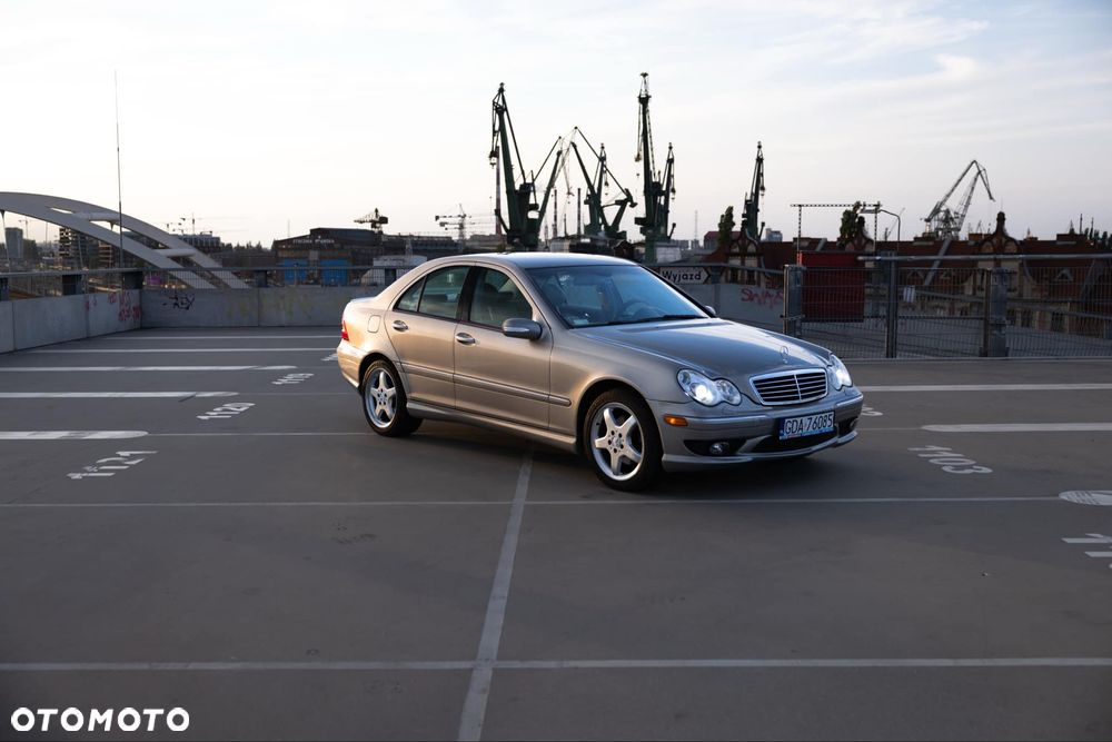 Mercedes-Benz Klasa C 320 4Matic Classic - 1