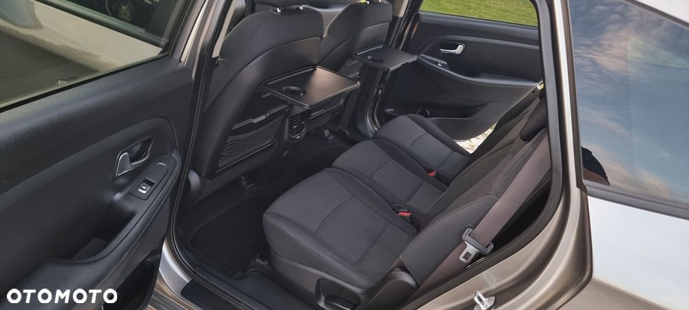 Kia Carens 1.6 GDI Dream Team Edition - 20