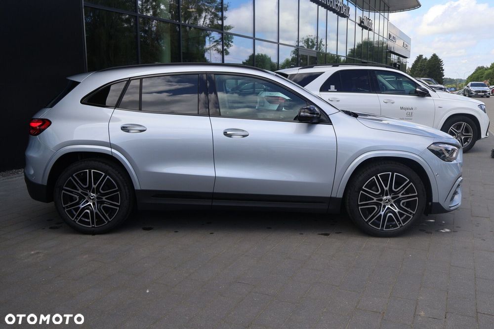 Mercedes-Benz GLA - 10