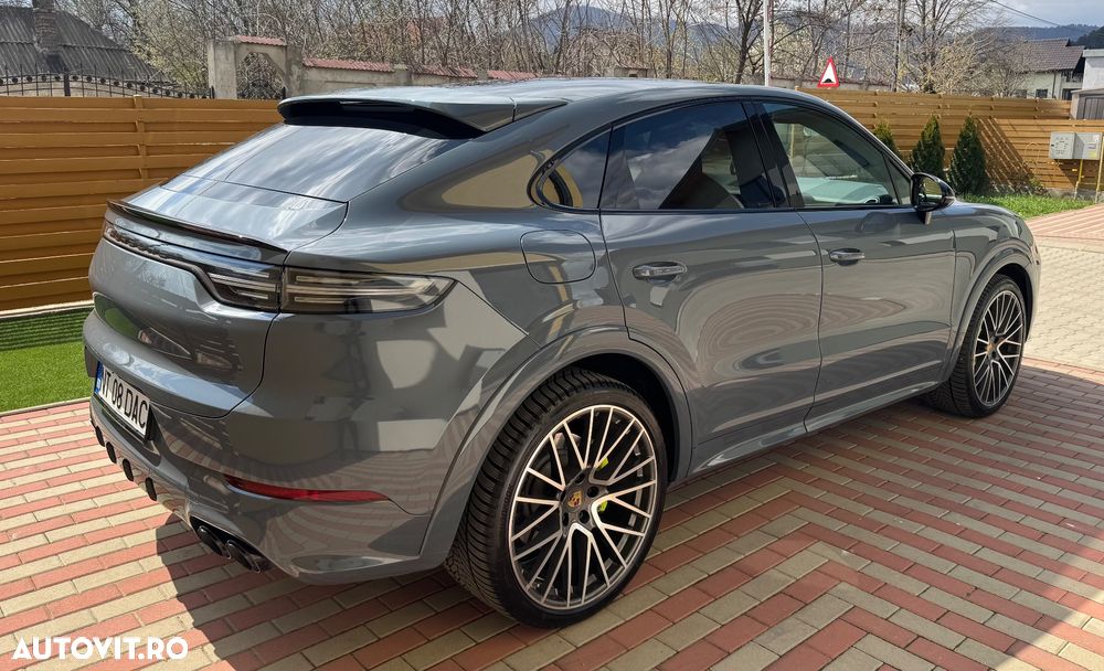 Porsche Cayenne Coupe E-Hybrid - 11