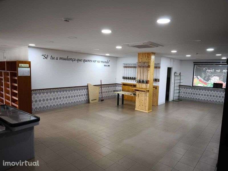 Loja comercial com boa exposição e localização - Póvoa de Sta Iria. - Grande imagem: 3/4