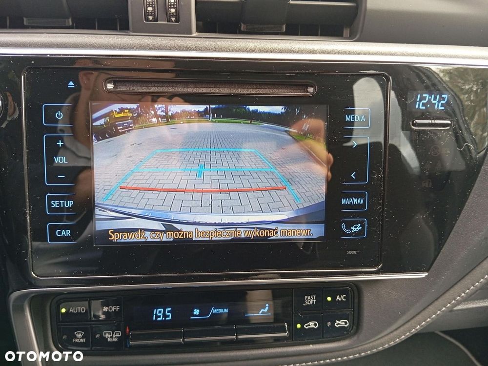 Toyota Auris Hybrid 135 Premium - 22