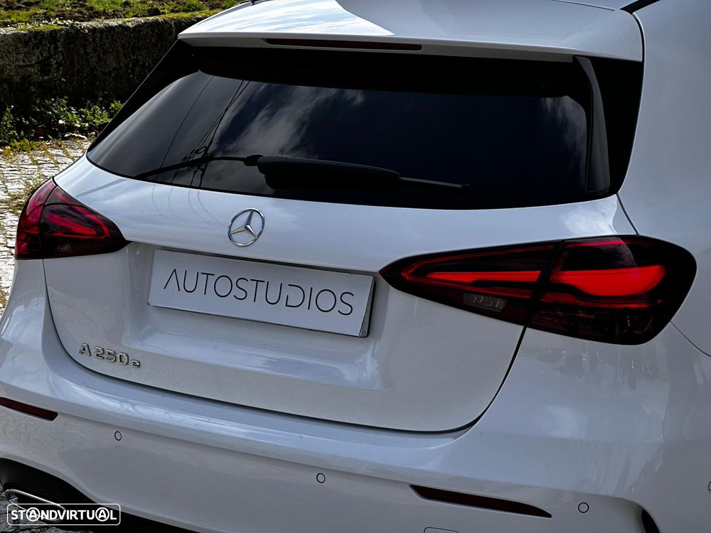 Mercedes-Benz A 250 e 8G-DCT AMG Line - 18