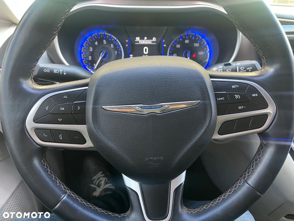 Chrysler Pacifica - 13