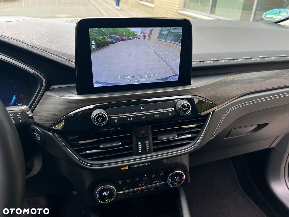 Ford Kuga - 36
