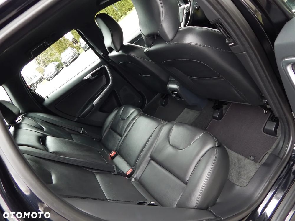 Volvo XC 60 D4 AWD Geartronic Momentum - 13