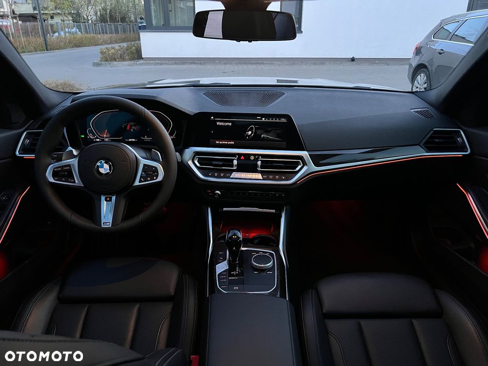 BMW Seria 3 330i M Sport - 12