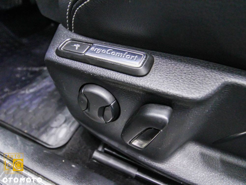Volkswagen Passat 2.0 TDI SCR DSG Highline - 30