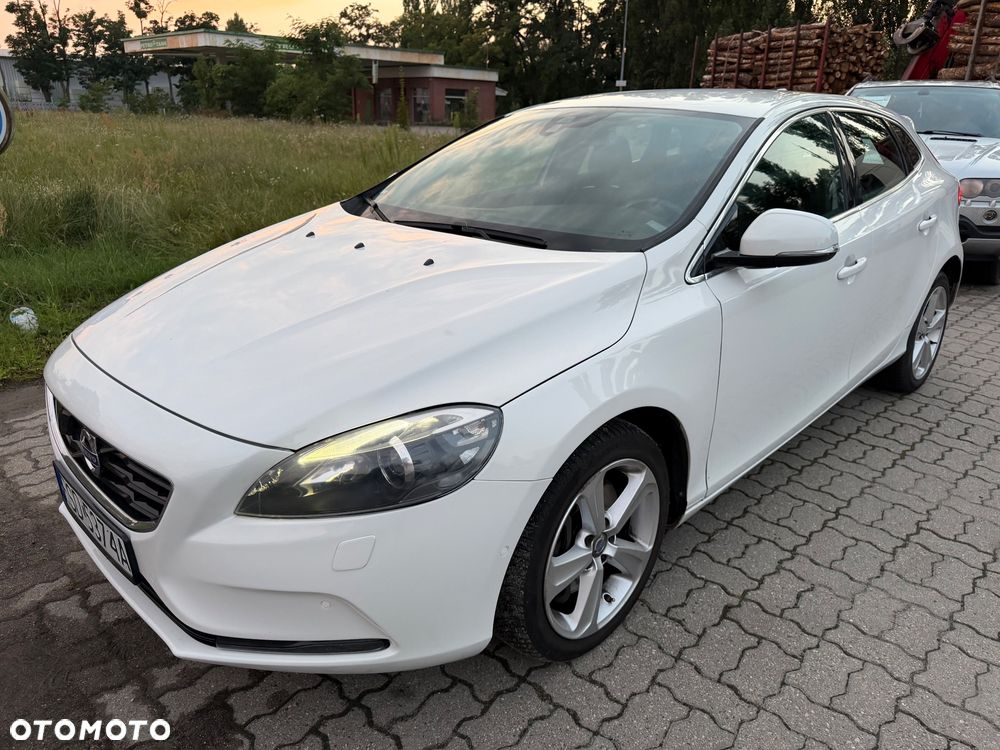 Volvo V40 D4 R Design - 1