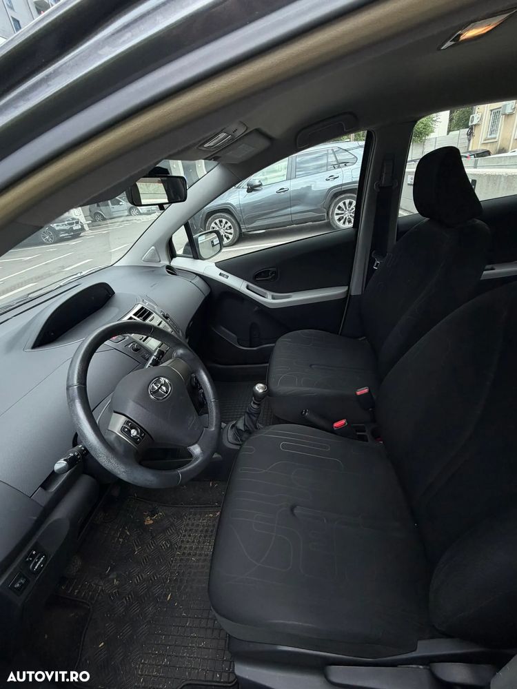 Toyota Yaris 1.3 Dual VVT-i Terra Plus - 4
