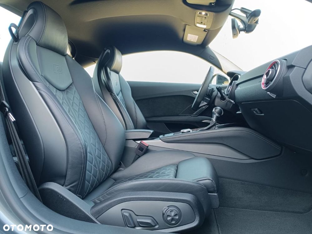 Audi TT S Coupé - 31