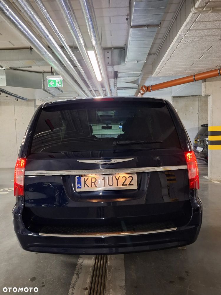 Chrysler Town & Country - 28