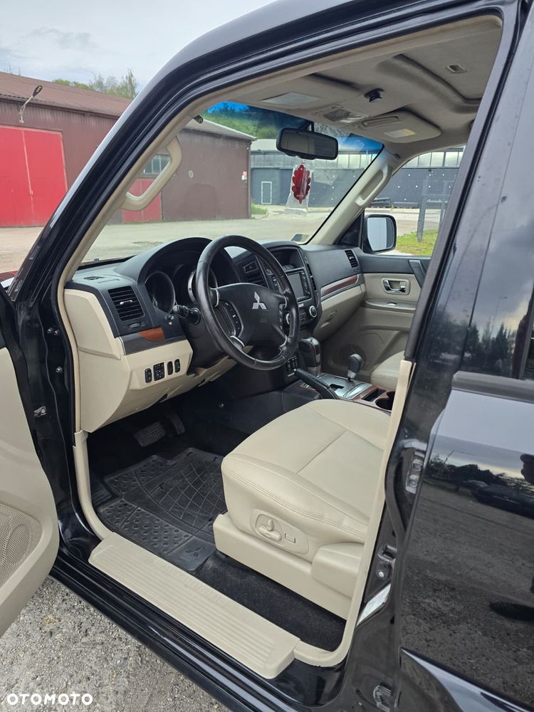 Mitsubishi Pajero 3.2 DI-D Automatik Intense - 15