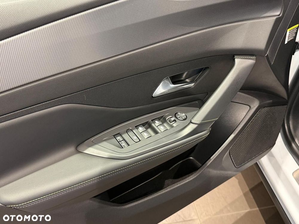Peugeot 408 - 16