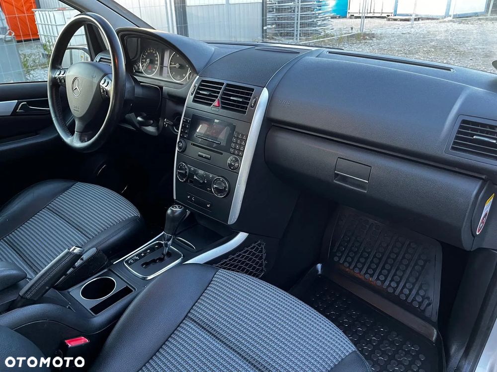 Mercedes-Benz Klasa A 180 CDI Autotronic Avantgarde - 12